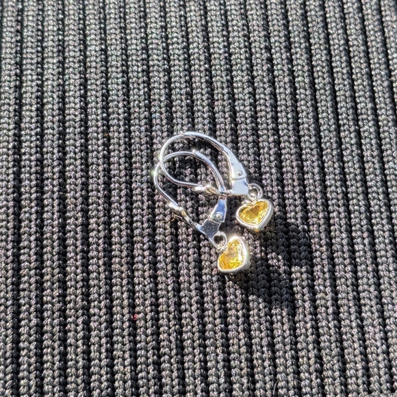 🎀💫14K Real White Gold Heart Earrings💫🎀 - Picture 3 of 4